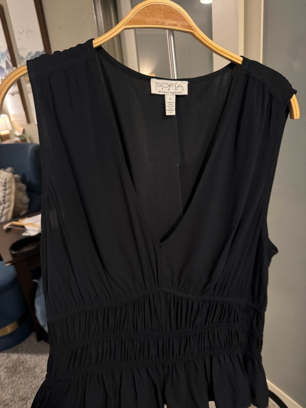 sofia by sofia vergara Black Sleeveless V-Neck Blouse